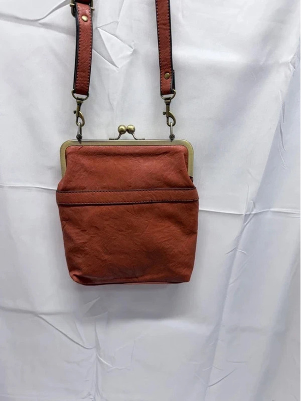 Bueno Kiss lock Clasp Purse
